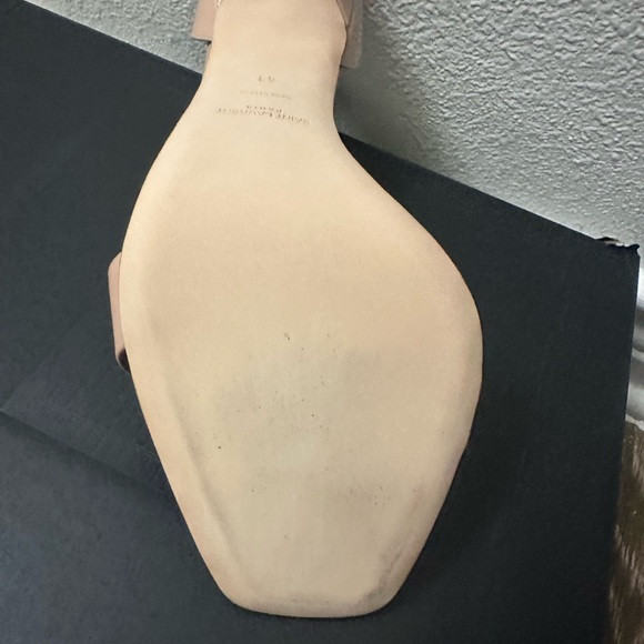 YSL AMBER SANDALS IN PATENT LEATHER
Nude - Picture 7 of 16